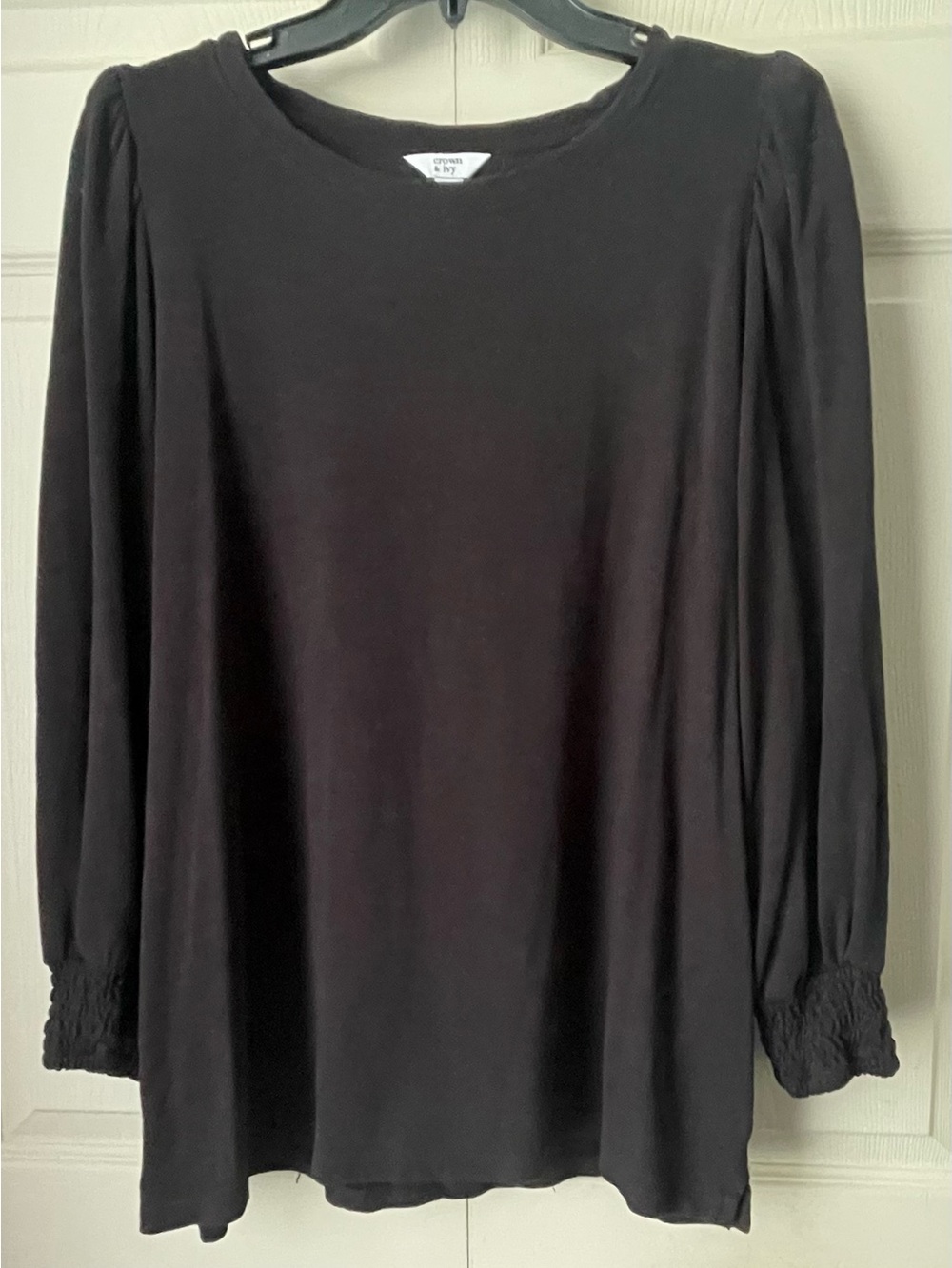 Crown & Ivy top, black